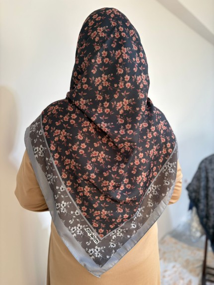  - Pamuklu 120cm x 120cm Eşarp Sonbahar Esintisi Füme Tarçın